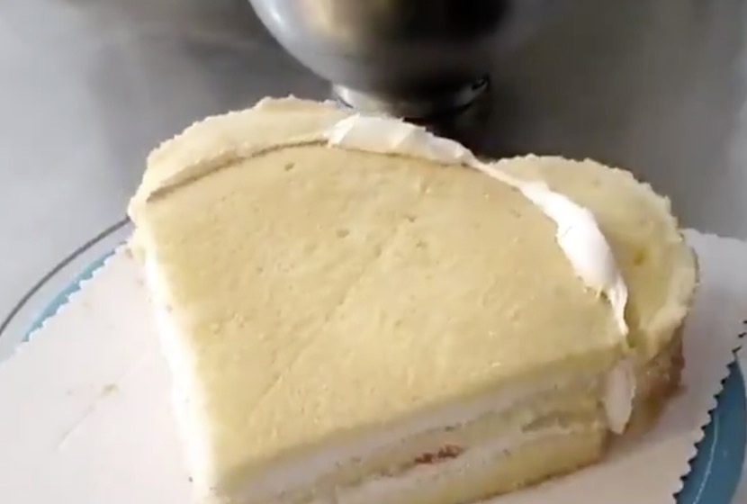 動画 ハート型ケーキの作り方 切り方 の簡単 な方法レシピがtwitterで話題 Tanoseek